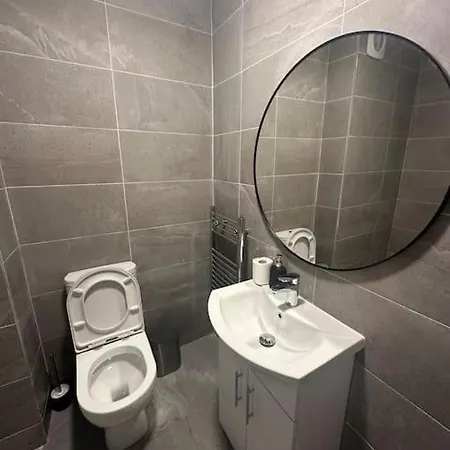 Modern & Spacious Apartmán